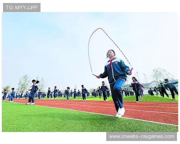 中小学体育大课间活动研讨会推动每天一小时校园体育活动